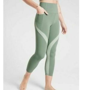 Athleta Salutation Stash Pocket 7/8 Tight